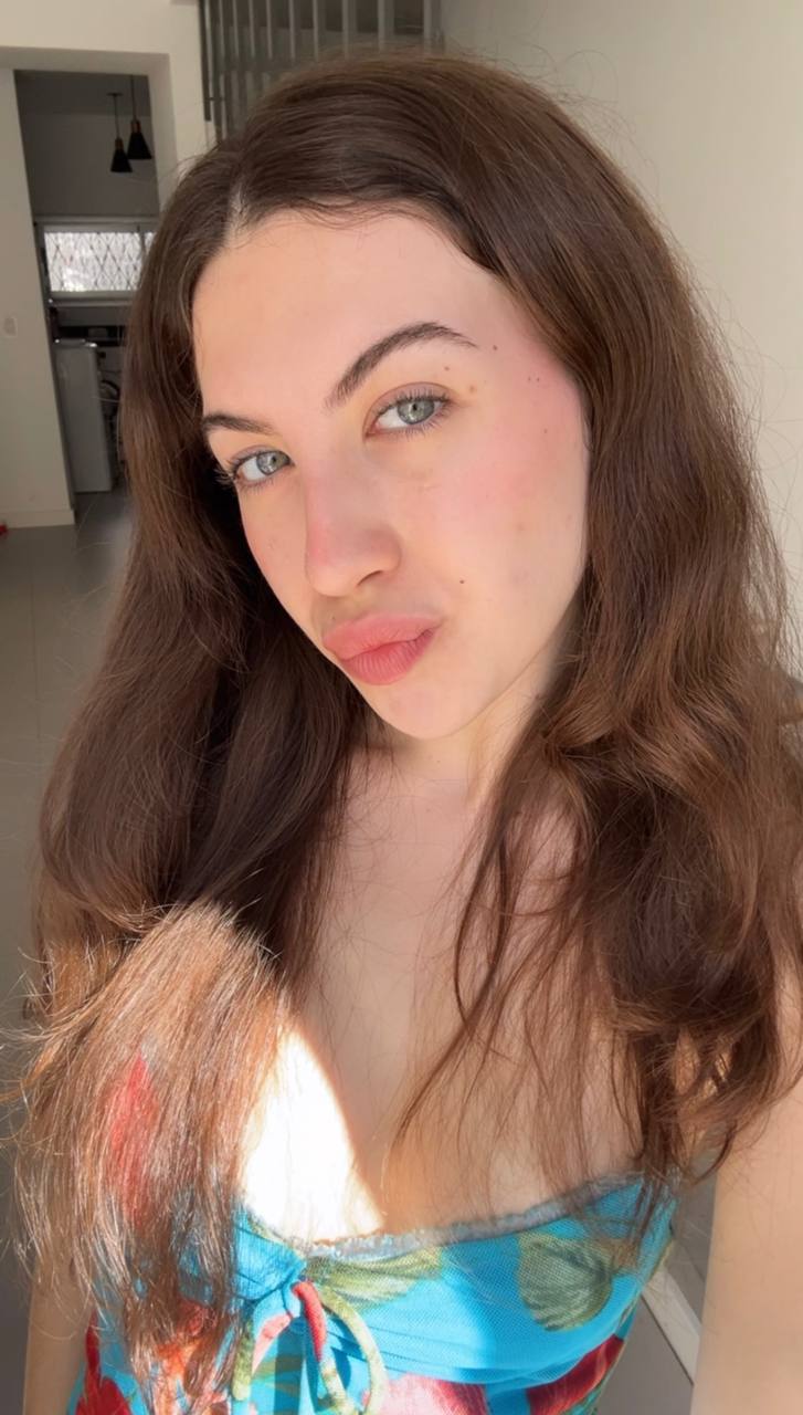 Nude girl Amber in Wenzhou