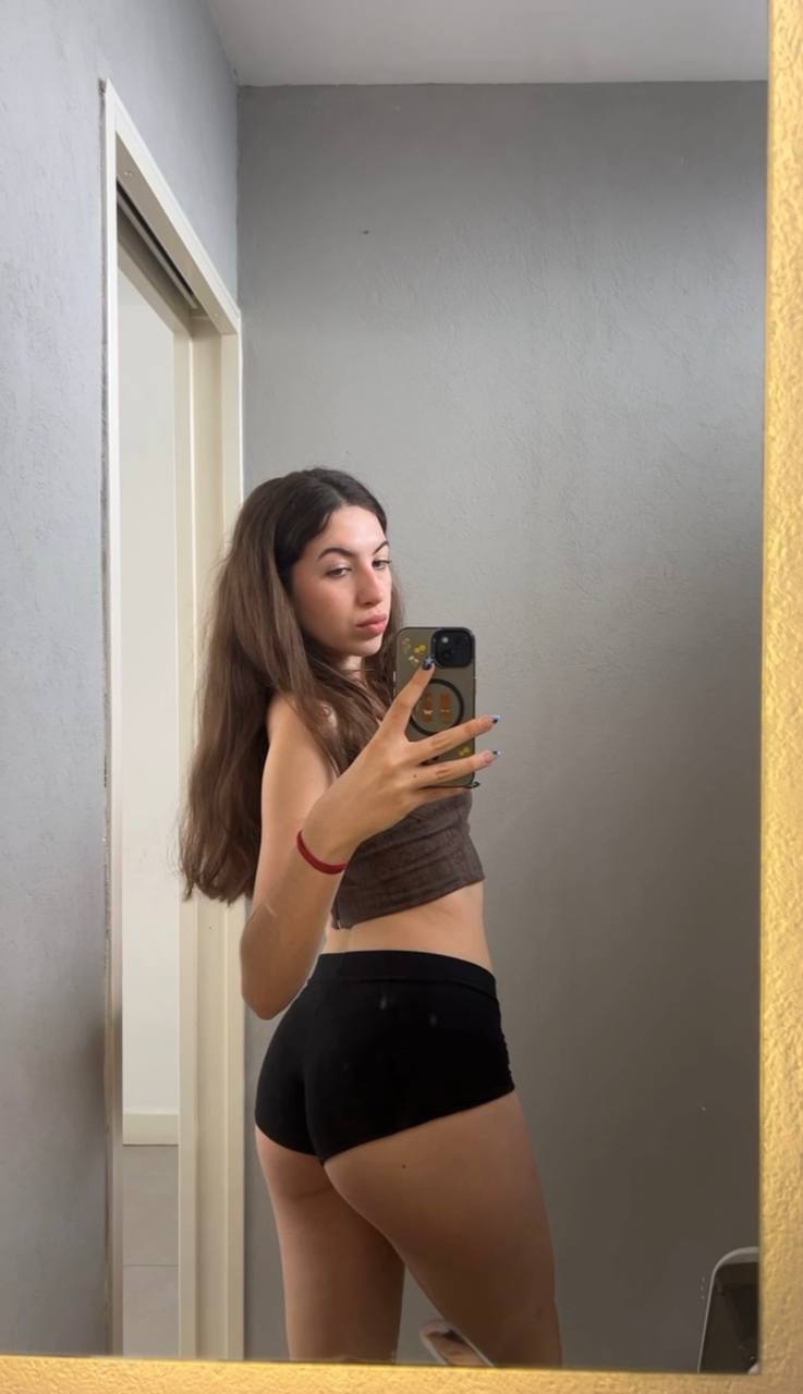 Amber in her underwear in Wenzhou