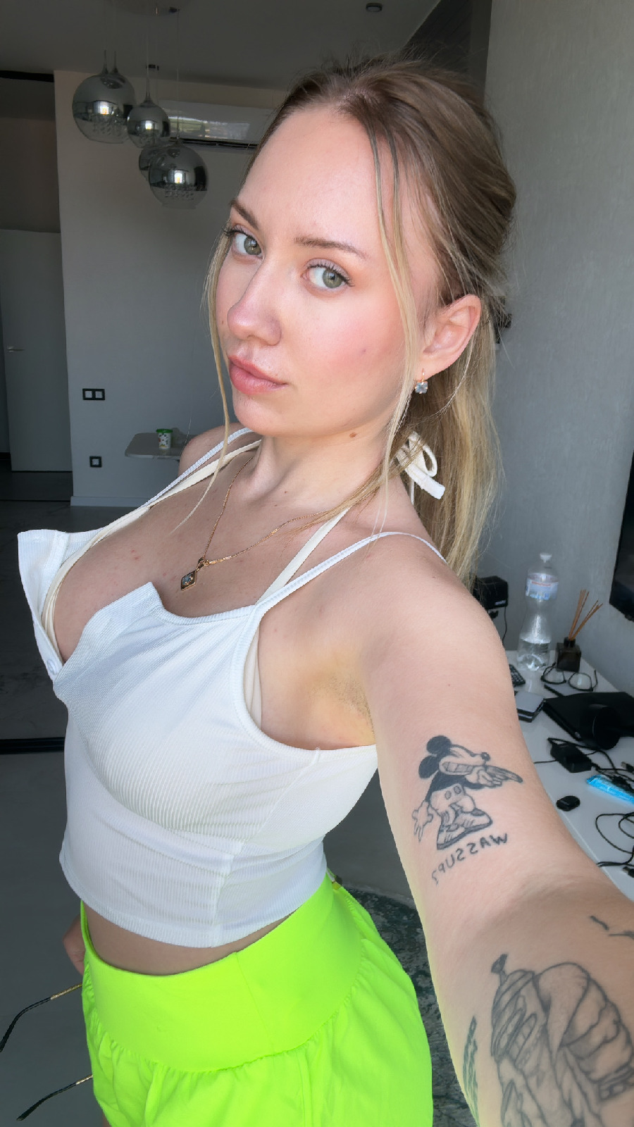 KateV in her underwear in Wenzhou