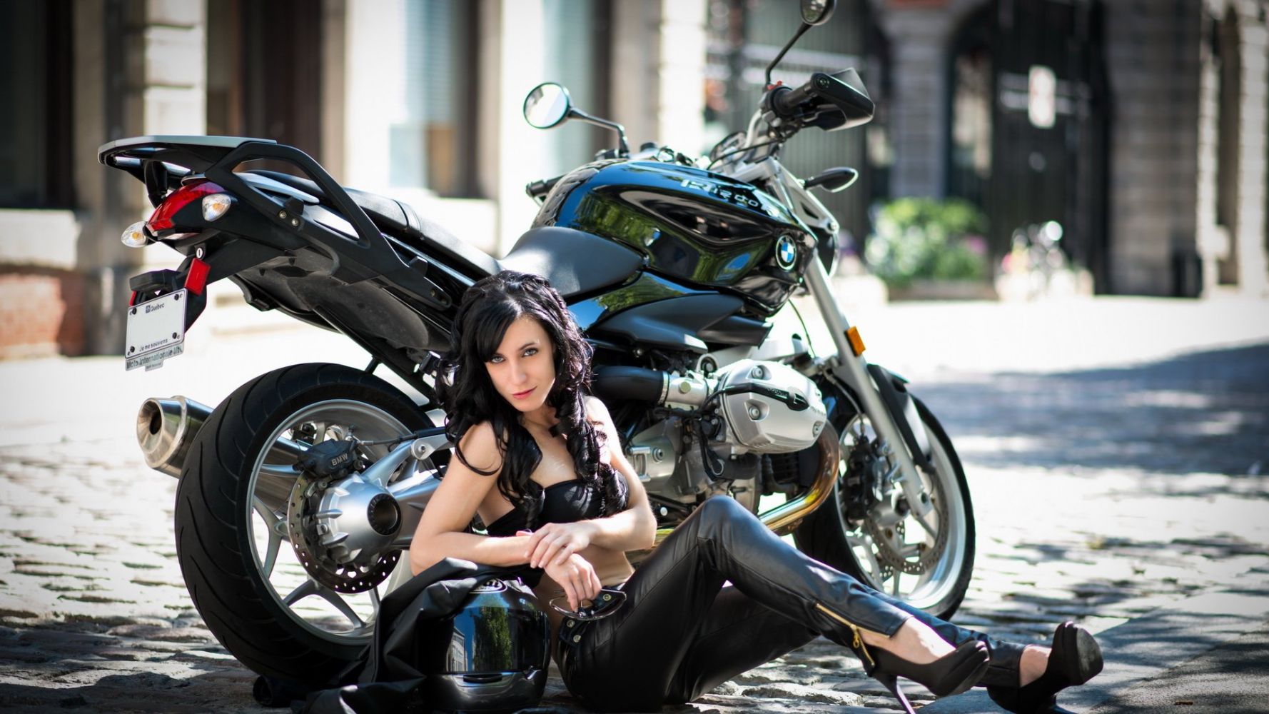 European women on bikes in Wenzhou