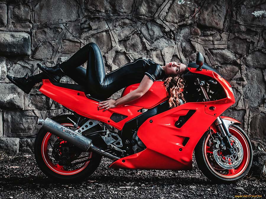 Beautiful girl Beautiful girls and motorcycles in Wenzhou