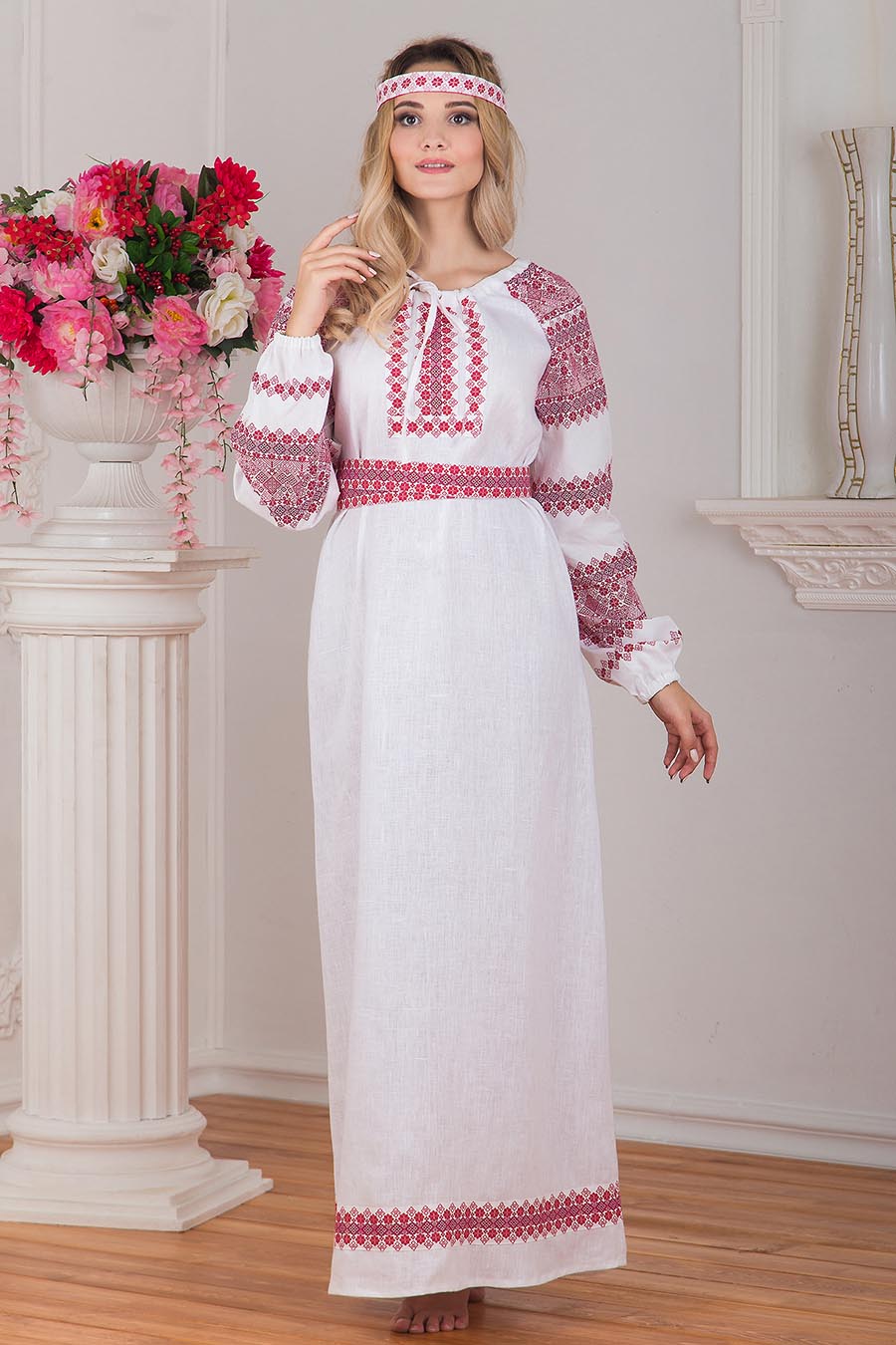 Women in Slavic costumes in Wenzhou