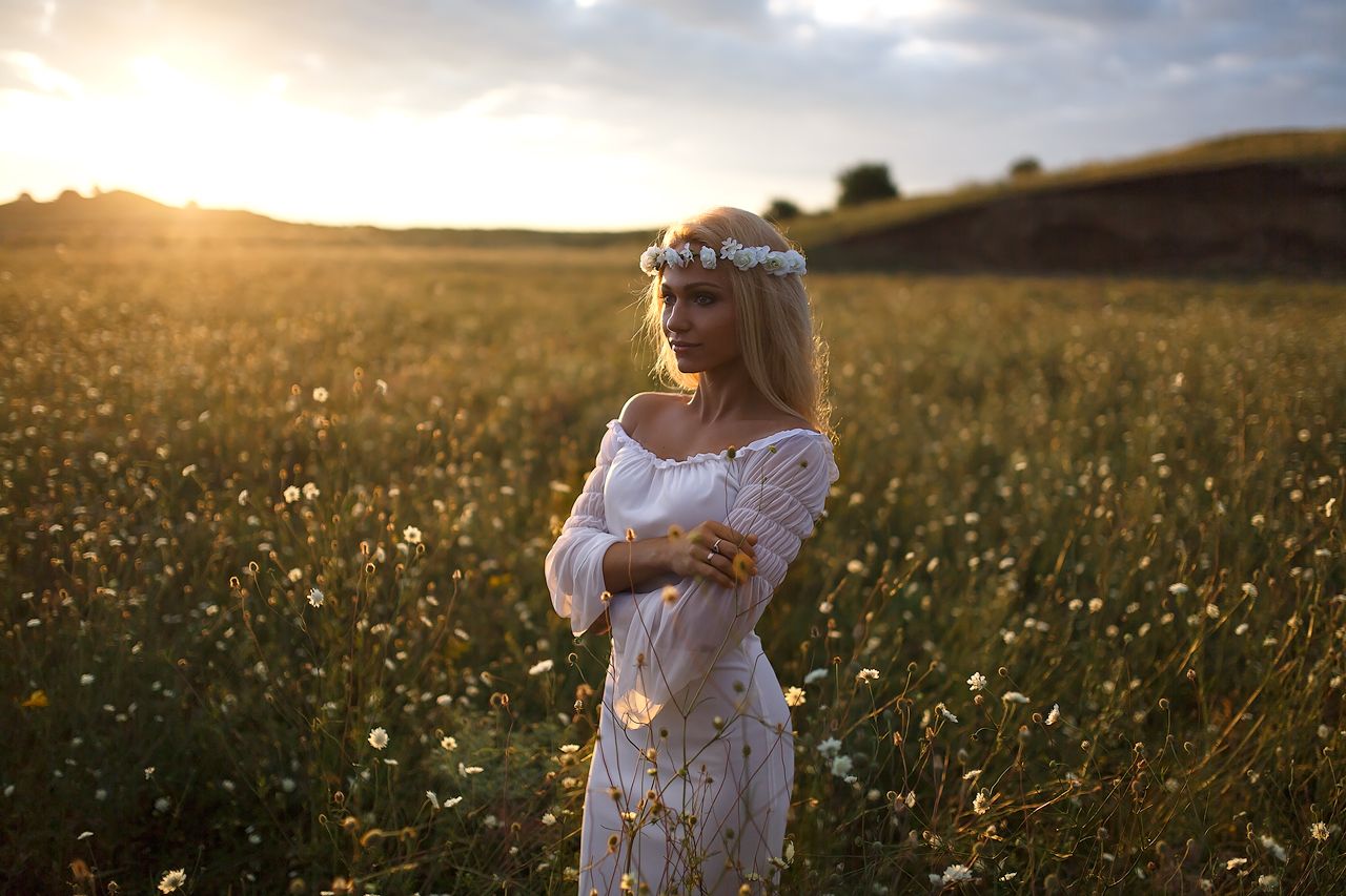 Girls in Slavic costumes in Wenzhou