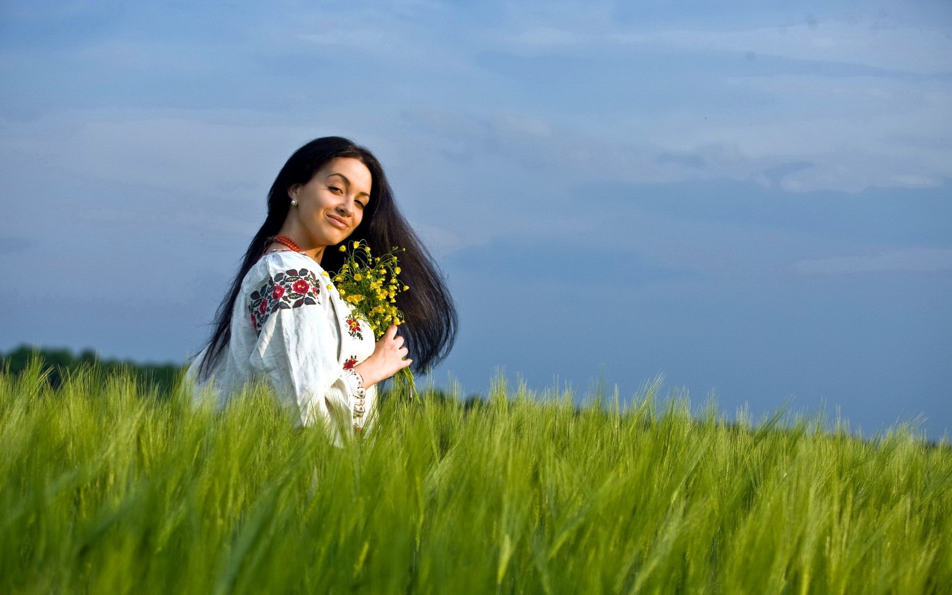 Girls in Slavic costumes in Wenzhou