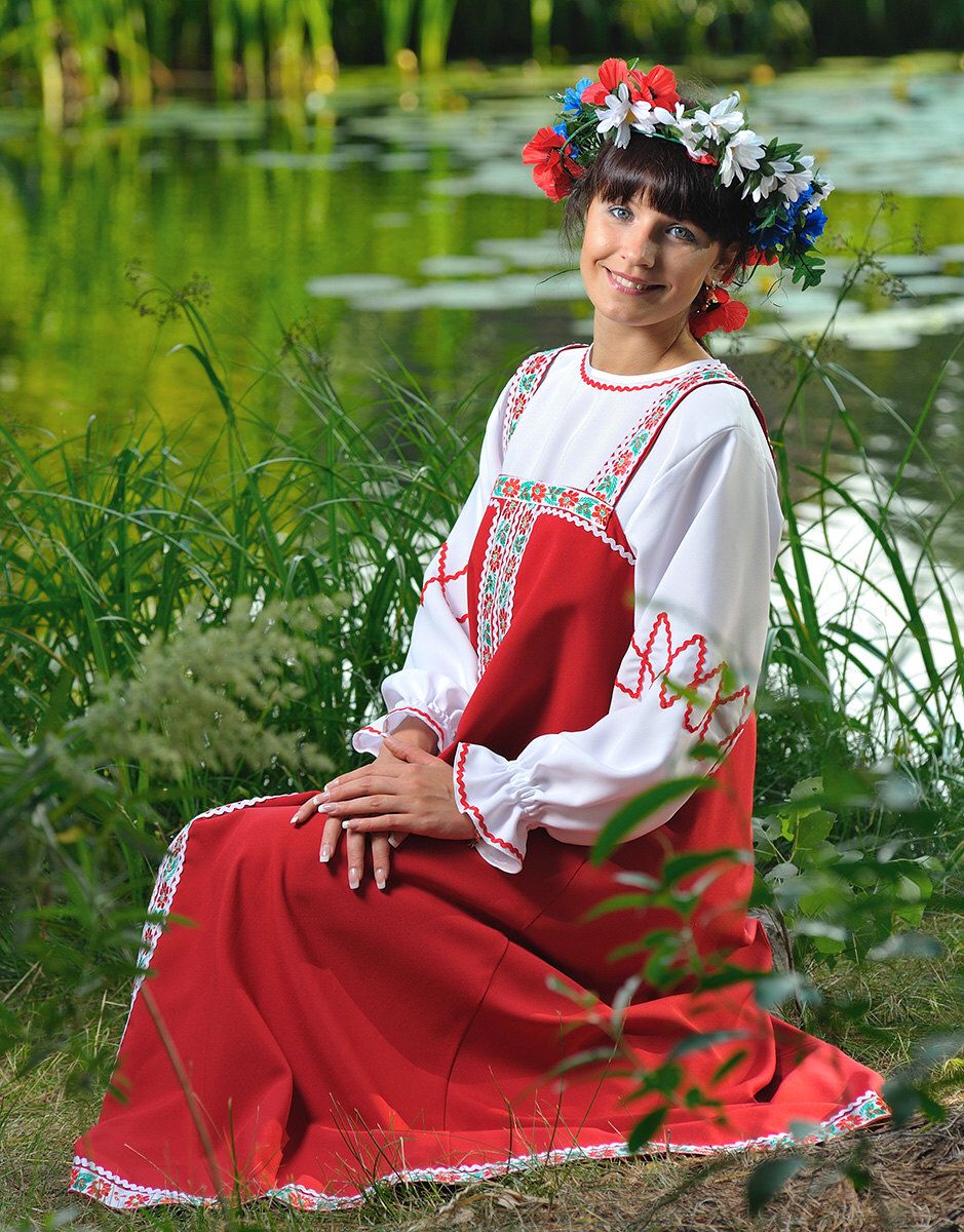 Beautiful girl Girls in Slavic costumes in Wenzhou