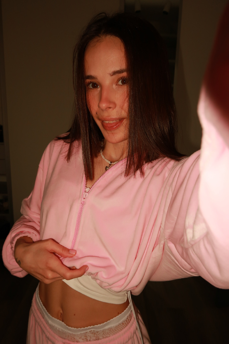 Tina brings the glow — live moments in Wenzhou